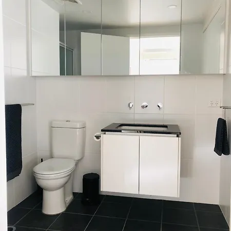 Staying Places - The Avenue Canberra Room photo